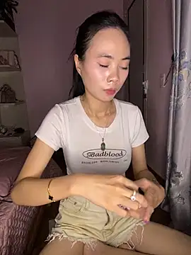 Snapshot of Dau-Tayy chatting on 10-18-25, 04:19 Dau-Tayy online show from 10-18-25, 04:19