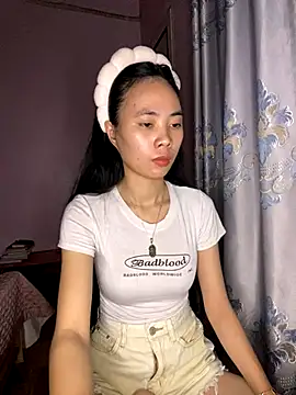 Snapshot of Dau-Tayy chatting on 10-25-25, 04:24 Dau-Tayy online show from 10-25-25, 04:24