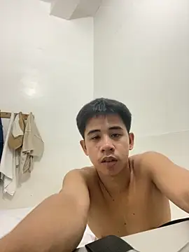 Snapshot of urasianbigcock chatting on 10-18-25, 06:05 urasianbigcock online show from 10-18-25, 06:05