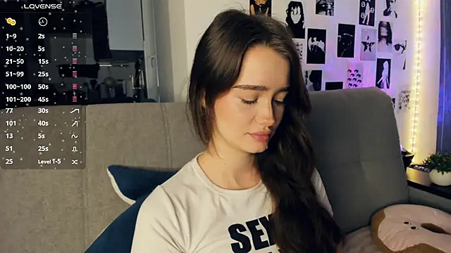 lovelyalivia online show from 12-17-25, 08:09