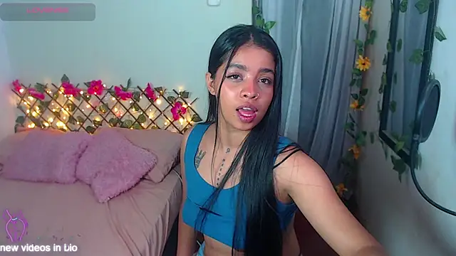 Snapshot of Angie_Lee01 chatting on 10-27-25, 11:52 Angie Lee01 online show from 10-27-25, 11:52