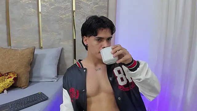 BenitoSaenz online show from 12-19-25, 12:12