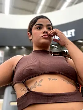 Snapshot of Kaily_Sweet16 chatting on 10-27-25, 06:45 Kaily Sweet16 online show from 10-27-25, 06:45