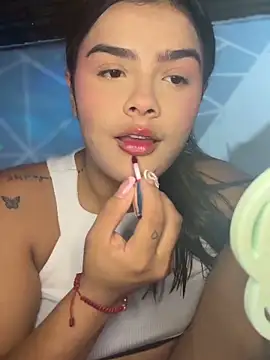 Snapshot of Kaily_Sweet16 chatting on 12-15-25, 05:39 Kaily Sweet16 online show from 12-15-25, 05:39