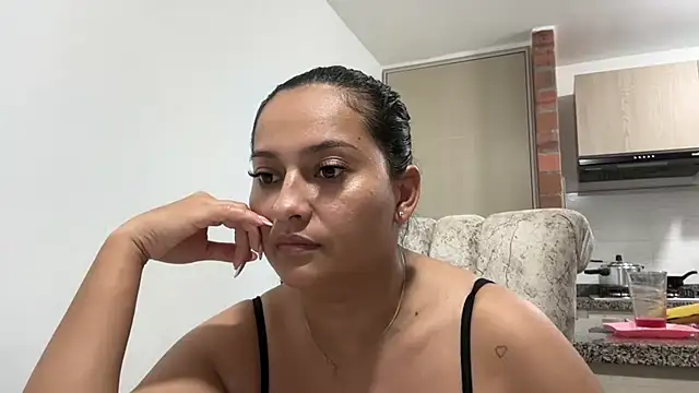 Sophia copper online show from 10-17-25, 03:42