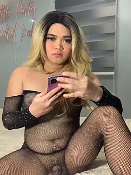 VictoriaL0ve online show from 11-22-25, 07:18