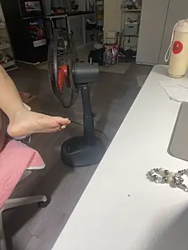 Snapshot of Mina048 chatting on 10-08-25, 07:22 Mina048 online show from 10-08-25, 07:22