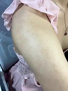 Snapshot of Mina048 chatting on 10-13-25, 04:18 Mina048 online show from 10-13-25, 04:18