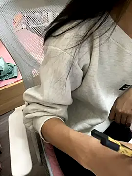 Snapshot of Mina048 chatting on 10-26-25, 07:03 Mina048 online show from 10-26-25, 07:03