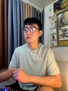 xshyboyx online show from 11-18-25, 02:28