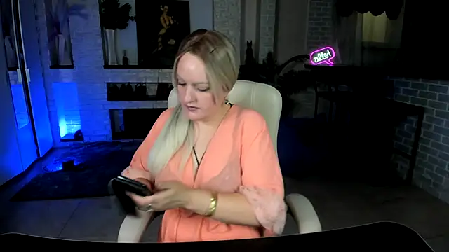 Snapshot of MariemLui chatting on 09-19-25, 09:43 MariemLui online show from 09-19-25, 09:43