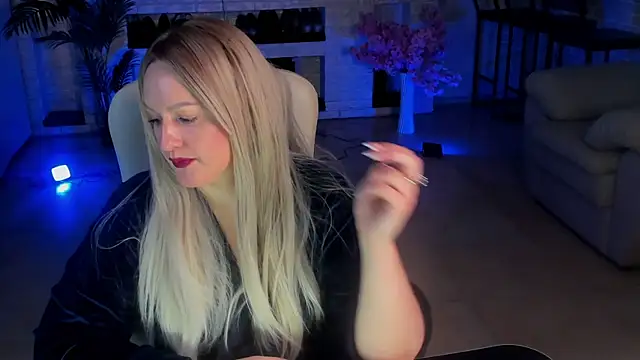 Snapshot of MariemLui chatting on 10-14-25, 10:16 MariemLui online show from 10-14-25, 10:16