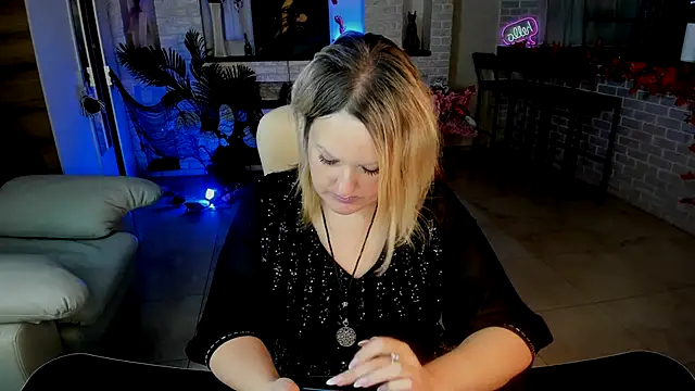 Snapshot of MariemLui chatting on 10-26-25, 12:22 MariemLui online show from 10-26-25, 12:22