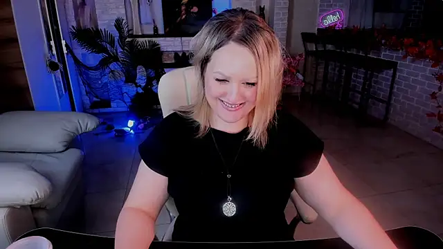 Snapshot of MariemLui chatting on 10-27-25, 02:54 MariemLui online show from 10-27-25, 02:54