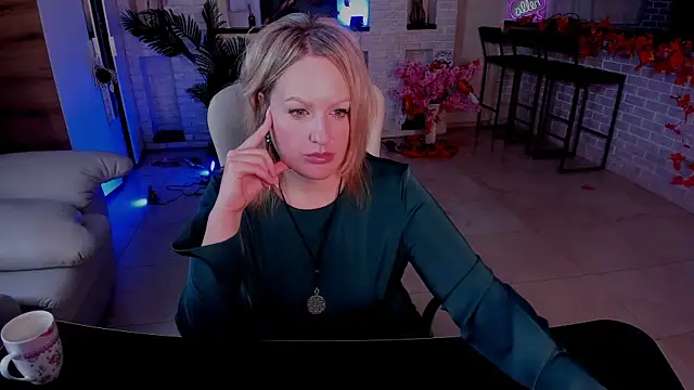 Snapshot of MariemLui chatting on 11-04-25, 12:26 MariemLui online show from 11-04-25, 12:26