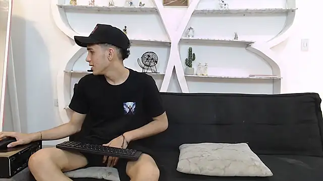 RED EMPIRE online show from 11-14-25, 01:26