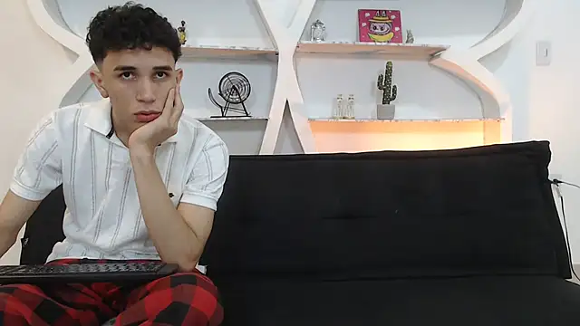 RED EMPIRE online show from 11-21-25, 04:22