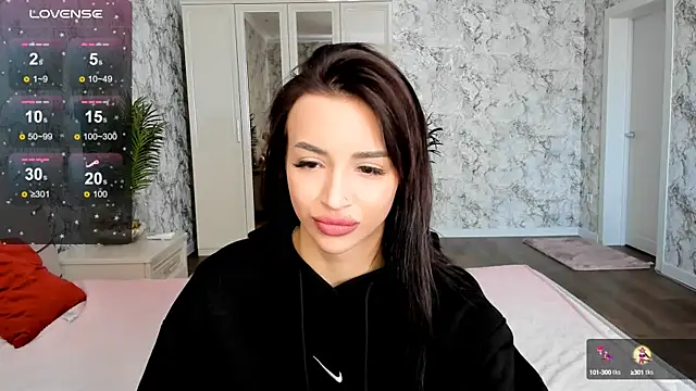 KatieBrown1 online show from 10-04-25, 08:12