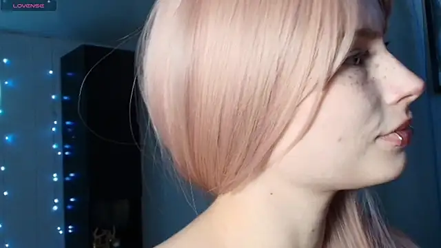 Snapshot of PieraMarch chatting on 10-08-25, 07:22 PieraMarch online show from 10-08-25, 07:22