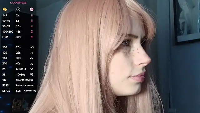 Snapshot of PieraMarch chatting on 10-15-25, 07:03 PieraMarch online show from 10-15-25, 07:03