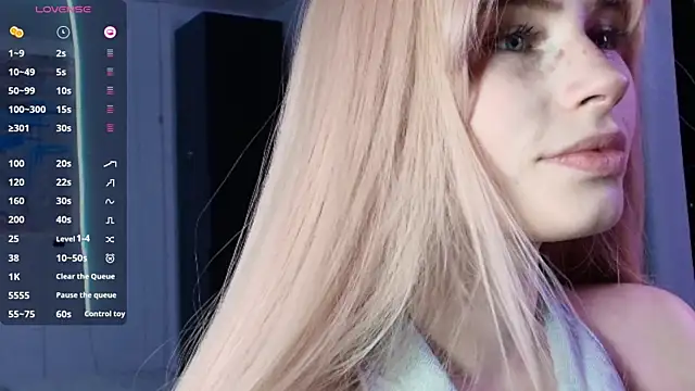 Snapshot of PieraMarch chatting on 10-21-25, 07:14 PieraMarch online show from 10-21-25, 07:14