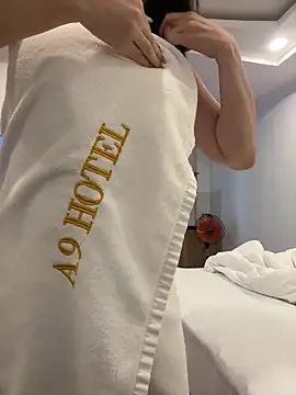 Meii-meyy online show from 10-21-25, 05:52