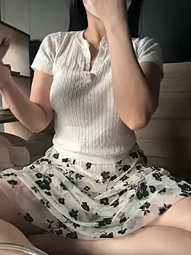 Meii-meyy online show from 12-18-25, 08:42