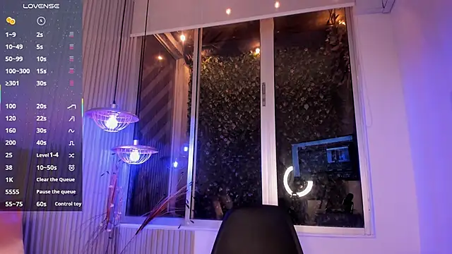 Snapshot of EvelynZoe chatting on 10-28-25, 05:00 EvelynZoe online show from 10-28-25, 05:00