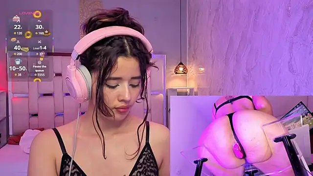 EvelynLips  online show from 11-21-25, 05:06