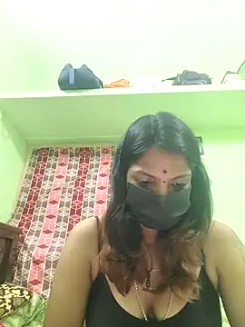 Snapshot of Tamil_Ishu chatting on 10-24-25, 10:55 Tamil Ishu online show from 10-24-25, 10:55