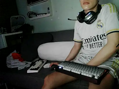 boyhigh1997 online show from 04-05-26, 05:43