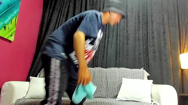 Snapshot of damiann_wilians24 chatting on 09-12-25, 10:48 damiann wilians24 online show from 09-12-25, 10:48