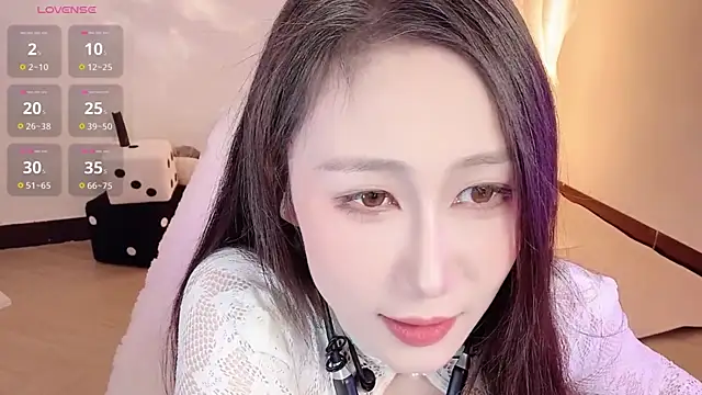 Snapshot of BoxedGyre- chatting on 10-11-25, 02:15 BoxedGyre- online show from 10-11-25, 02:15