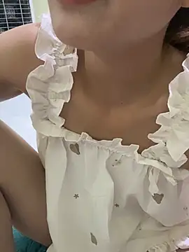 Snapshot of Ri210 chatting on 09-15-25, 02:28 Ri210 online show from 09-15-25, 02:28