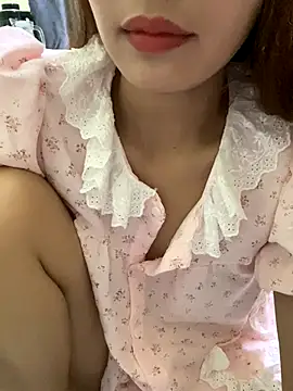 Snapshot of Ri210 chatting on 09-29-25, 12:43 Ri210 online show from 09-29-25, 12:43