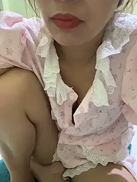 Snapshot of Ri210 chatting on 10-06-25, 01:52 Ri210 online show from 10-06-25, 01:52