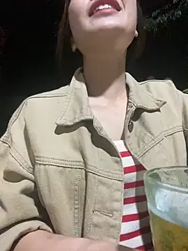 Snapshot of Ri210 chatting on 10-21-25, 04:08 Ri210 online show from 10-21-25, 04:08