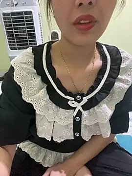 Snapshot of Ri210 chatting on 11-10-25, 12:26 Ri210 online show from 11-10-25, 12:26