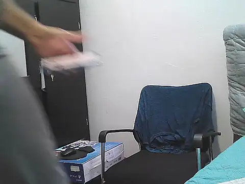 Snapshot of morenocabro10 chatting on 10-18-25, 05:25 morenocabro10 online show from 10-18-25, 05:25