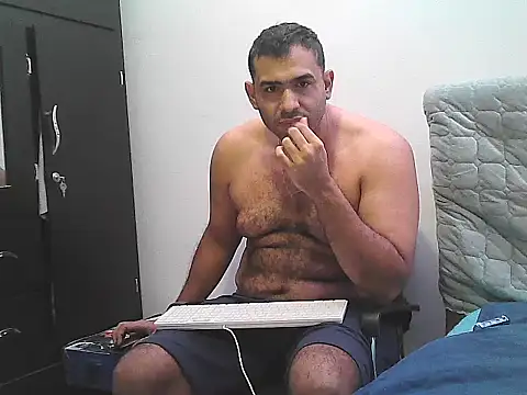 Snapshot of morenocabro10 chatting on 10-25-25, 08:14 morenocabro10 online show from 10-25-25, 08:14