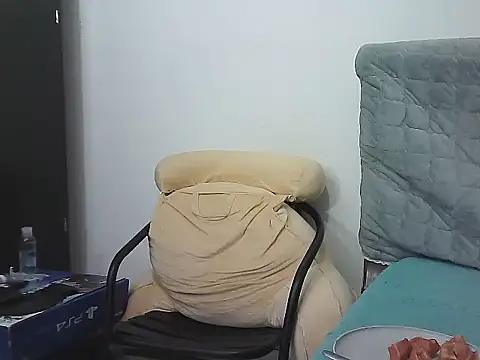 Snapshot of morenocabro10 chatting on 11-18-25, 01:44 morenocabro10 online show from 11-18-25, 01:44