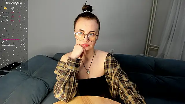 Snapshot of MewStella chatting on 03-07-26, 03:31 MewStella online show from 03-07-26, 03:31