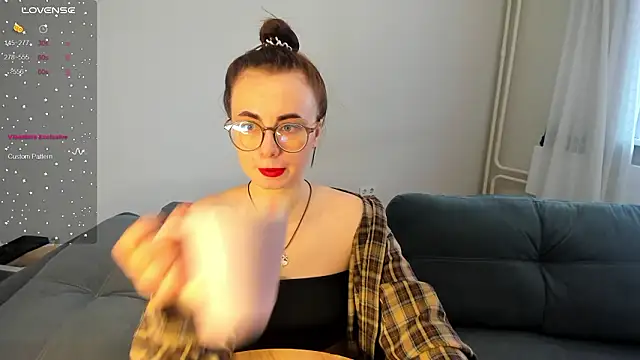 Snapshot of MewStella chatting on 03-08-26, 05:33 MewStella online show from 03-08-26, 05:33