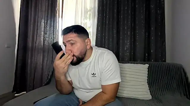 Snapshot of Gold_Alpha_Boy chatting on 10-28-25, 01:14 Gold Alpha Boy online show from 10-28-25, 01:14