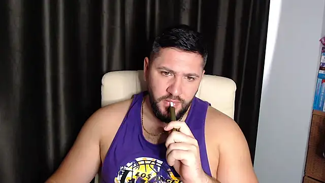 Snapshot of Gold_Alpha_Boy chatting on 11-07-25, 08:47 Gold Alpha Boy online show from 11-07-25, 08:47