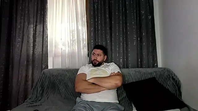 Snapshot of Gold_Alpha_Boy chatting on 11-11-25, 08:58 Gold Alpha Boy online show from 11-11-25, 08:58