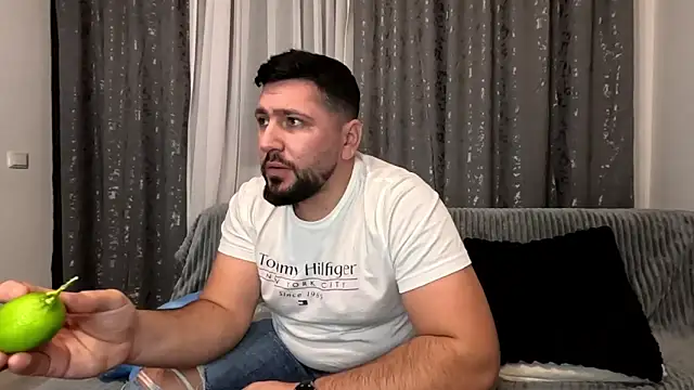 Snapshot of Gold_Alpha_Boy chatting on 11-19-25, 06:30 Gold Alpha Boy online show from 11-19-25, 06:30