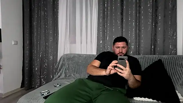 Snapshot of Gold_Alpha_Boy chatting on 11-20-25, 04:07 Gold Alpha Boy online show from 11-20-25, 04:07