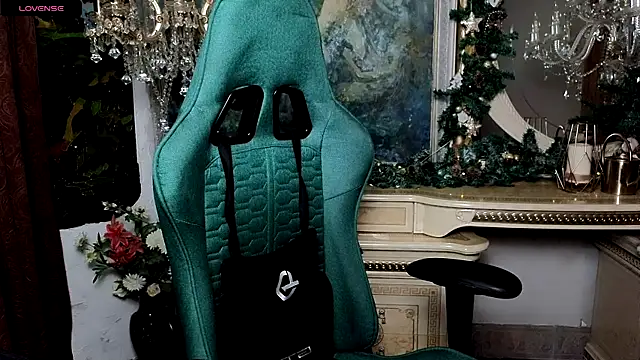 LaraBenson  online show from 12-17-25, 10:32