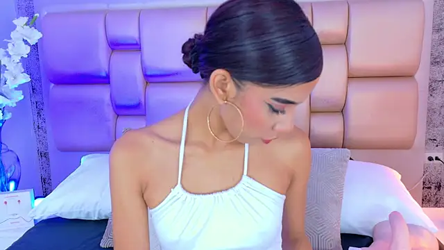 Snapshot of BellaHarper1 chatting on 10-04-25, 01:09 BellaHarper1 online show from 10-04-25, 01:09